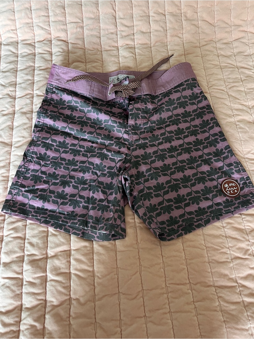 Of One Sea Men's Townshort in 70s Naupaka - new without tags
